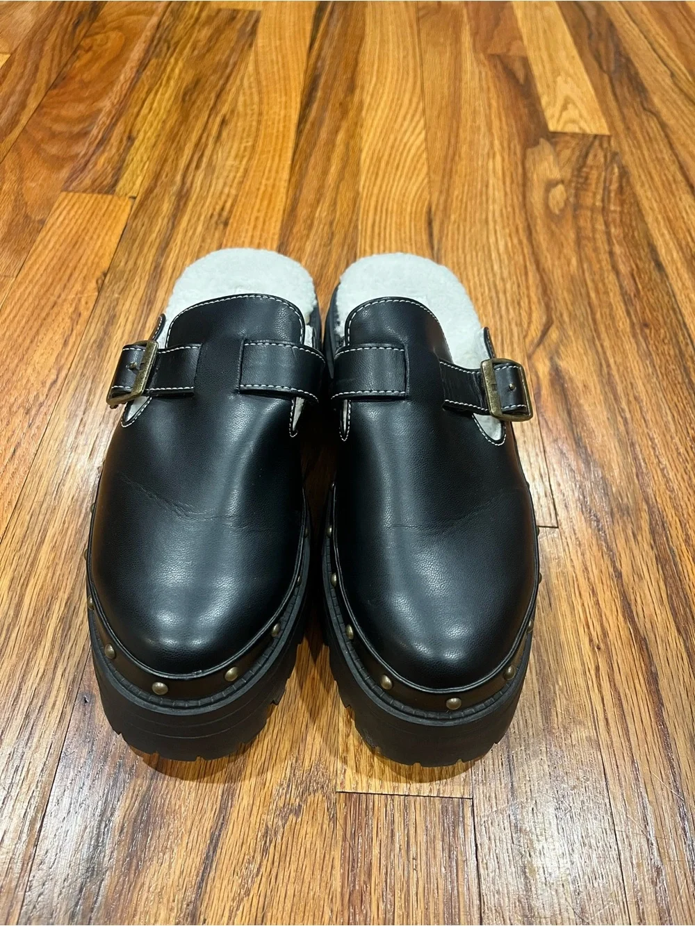 Women American Eagle AE Cozy Lug Clog Black Studded Platform Buckle Mule Size 8